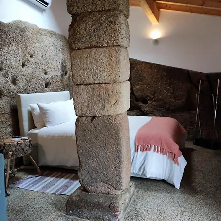 Casa Do Meio Em Quinta De Sao Pedro De Vir-A-Corca Monsanto Exterior photo