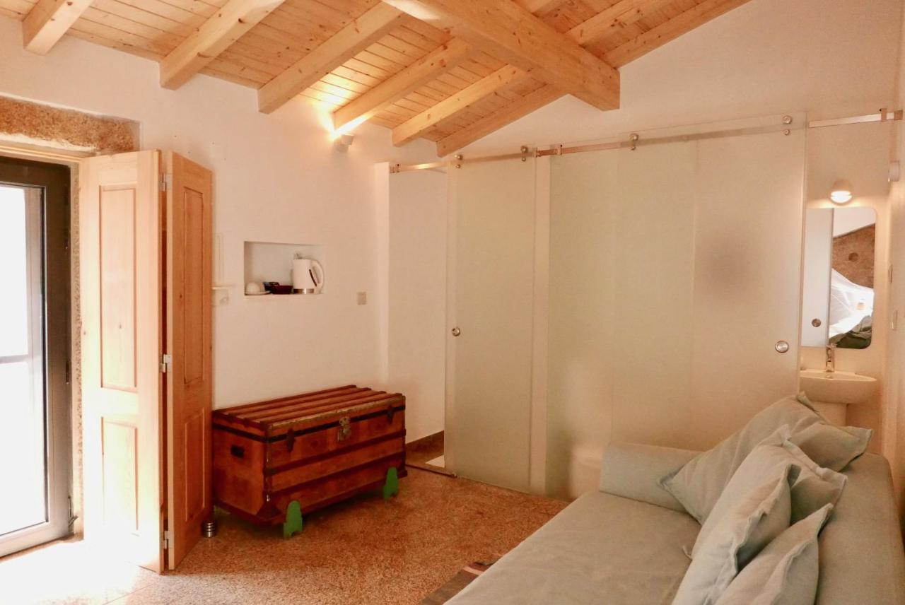Casa Do Meio Em Quinta De Sao Pedro De Vir-a-corca Country house