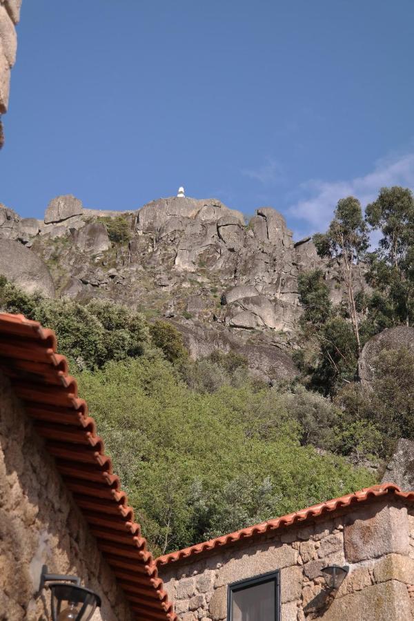 Casa Do Meio Em Quinta De Sao Pedro De Vir-a-corca * Monsanto