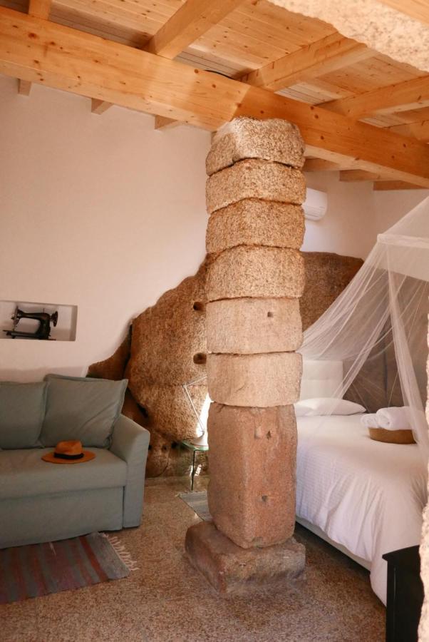 Casa Do Meio Em Quinta De Sao Pedro De Vir-a-corca Monsanto