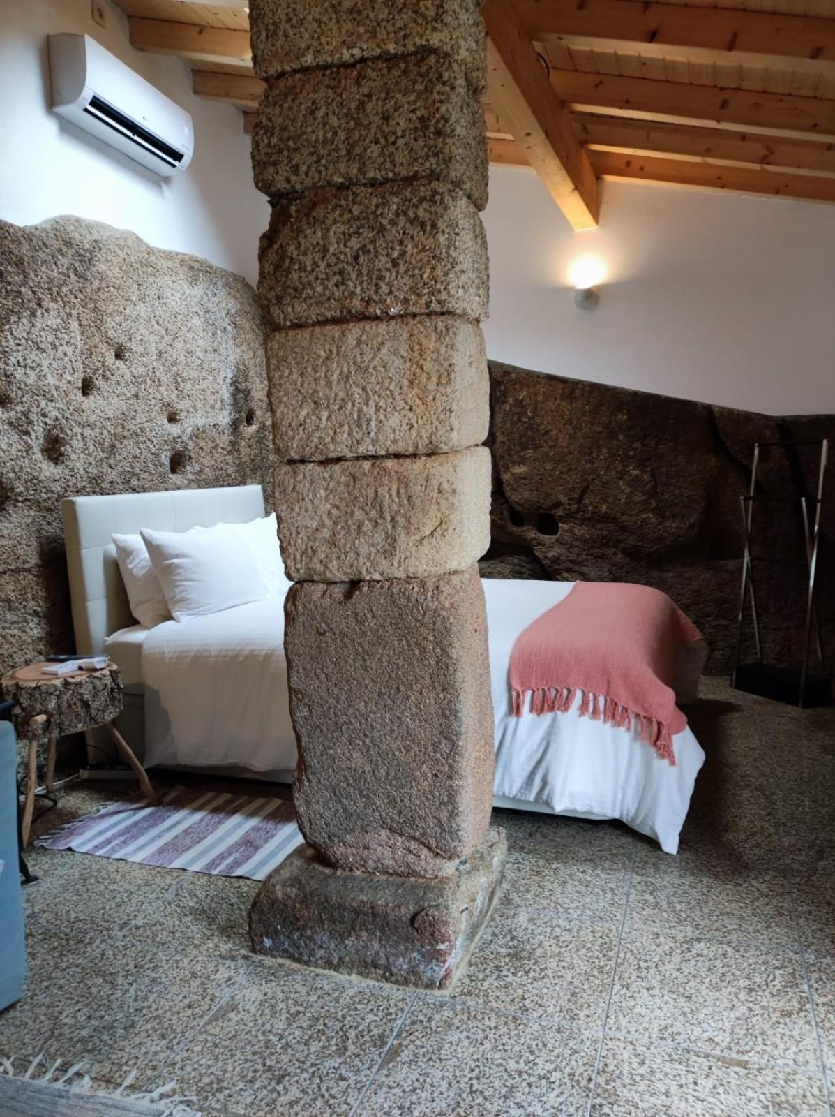 Casa Do Meio Em Quinta De Sao Pedro De Vir-a-corca *